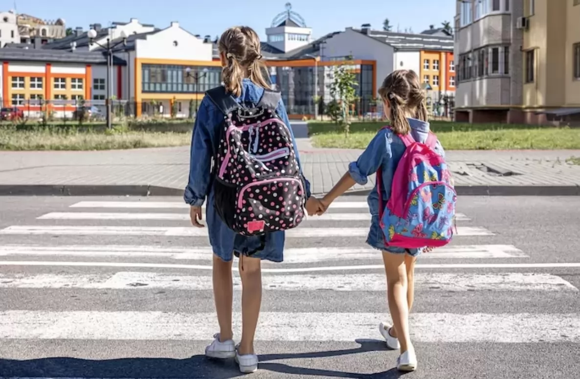 Can a Heavy School Bag Cause Scoliosis or Kyphosis? An Orthopedic Surgeon Explains