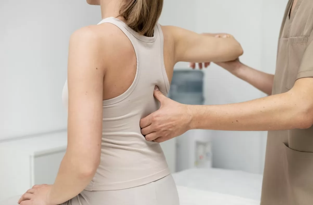 İdiyopatik Skolyoz Nedir? Belirtileri, Tanısı ve Tedavi Yöntemleri