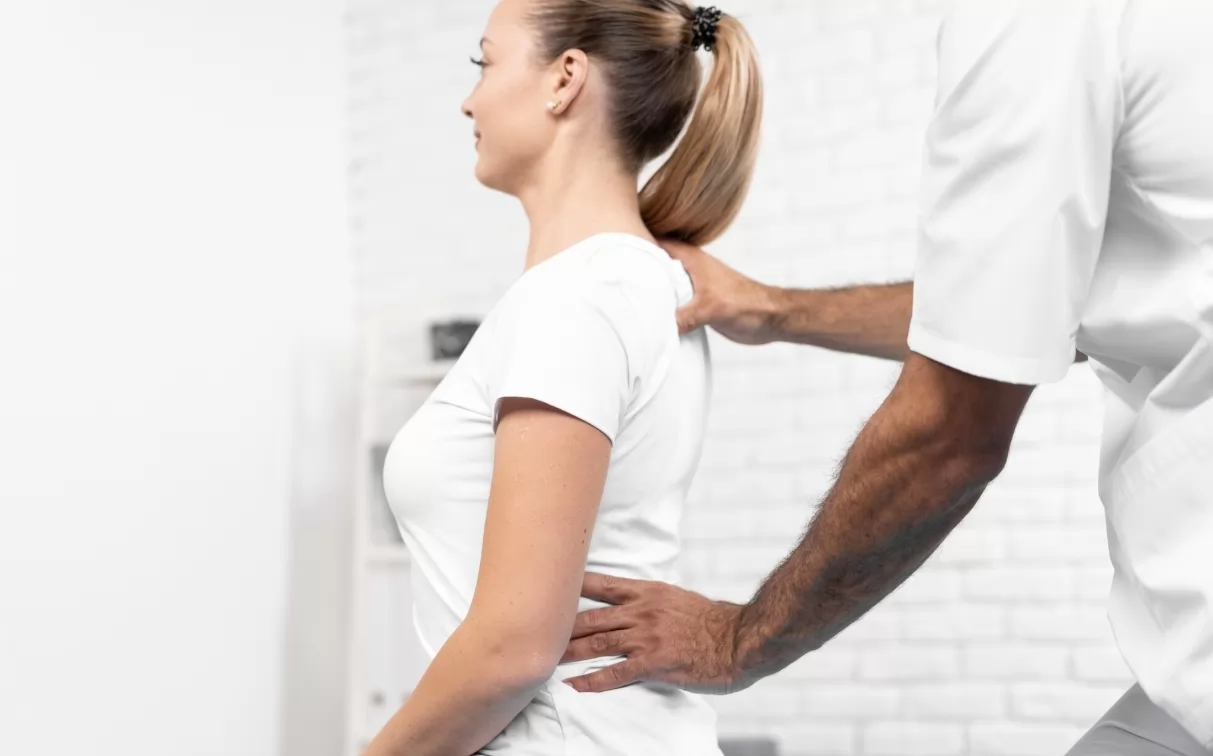 Skolyoz Nasıl Düzelir? Evde Yapılabilecek Egzersizler ve Tedavi Yöntemleri